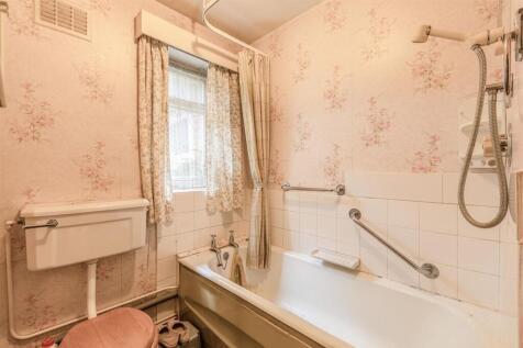Sunnyside, Walnut Tree Lane, KT14 7AQ - 3.jpg