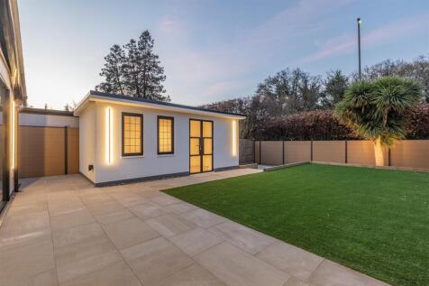 Outbuilding.jpg