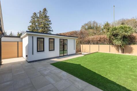 Outbuilding 2.jpg