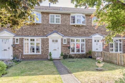 4 Digby Way, Byfleet - 16.jpg