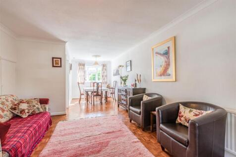 4 Digby Way Byfleet - 7 amended.jpg