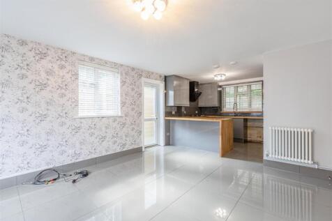 36 Birchwood, KT14 6DW - 11.jpg