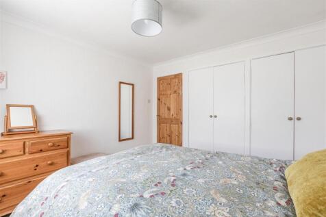 Bedroom 1.jpg