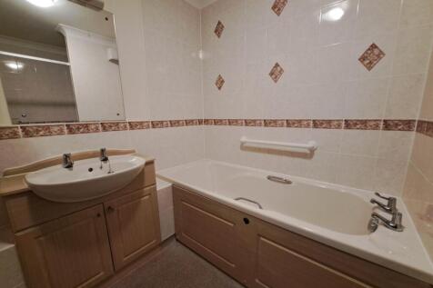 bathroom2.jpg