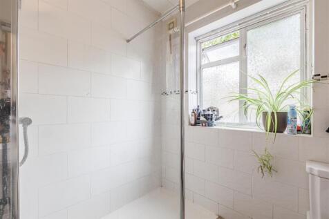 Bathroom 2.jpg