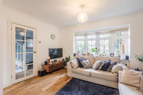 51 Hart Road, KT14 7NJ - 3.jpg