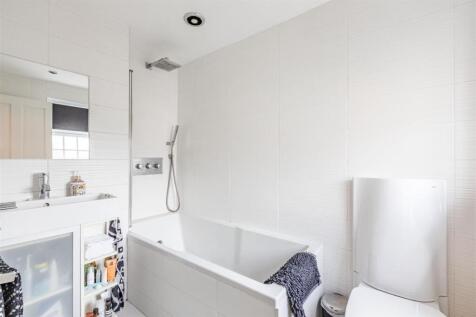 51 Hart Road, KT14 7NJ - 9.jpg