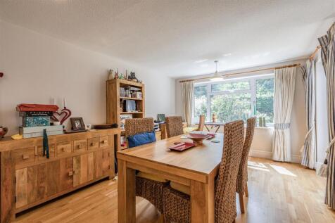 6 Weyside Close, KT14 7DF - 9.jpg