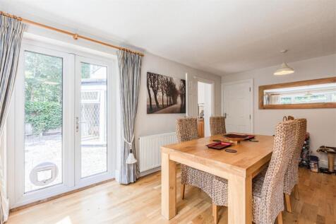 6 Weyside Close, KT14 7DF - 10.jpg