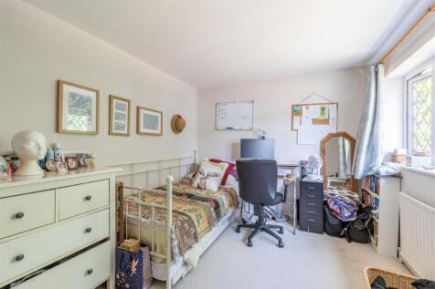 6 Weyside Close, KT14 7DF - 1.jpg