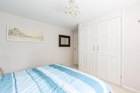 6 Weyside Close, KT14 7DF - 8.jpg