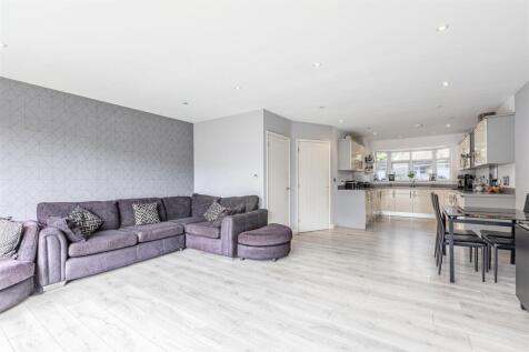 1 Park Close Byfleet KT14 7FH - 7.jpg