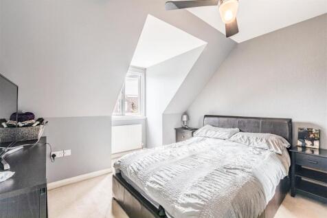 1 Park Close Byfleet KT14 7FH - 1.jpg