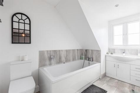 1 Park Close Byfleet KT14 7FH - 2.jpg