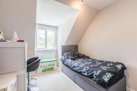 1 Park Close Byfleet KT14 7FH - 4.jpg