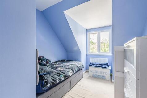 1 Park Close Byfleet KT14 7FH - 5.jpg