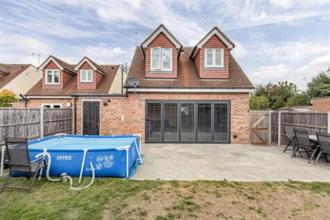 1 Park Close Byfleet KT14 7FH - 19.jpg