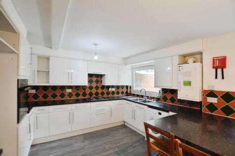 Kitchen (2).JPG