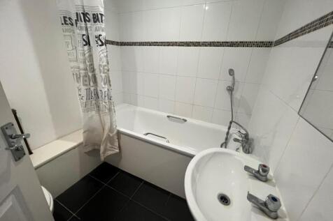 Vanners bathroom.jpg