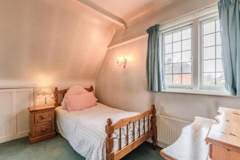 West Cottage, 50 Parvis Road, Byfleet, KT14 7EH - 