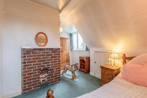 West Cottage, 50 Parvis Road, Byfleet, KT14 7EH - 