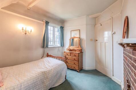 West Cottage, 50 Parvis Road, Byfleet, KT14 7EH - 