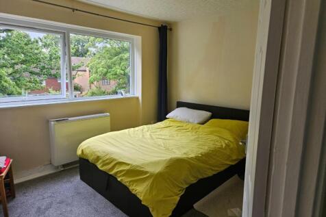 Bedroom 1.jpg