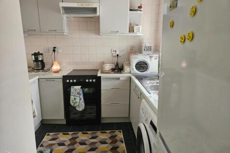 Kitchen 2.jpg