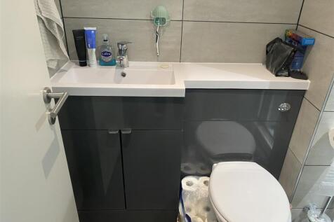 bathroom 1.jpg