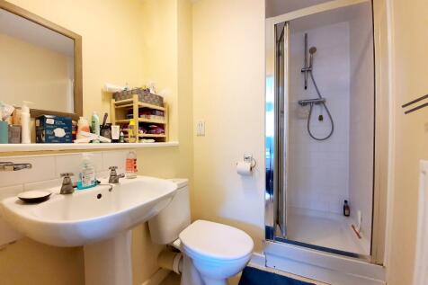 En Suite to Master Bedroom