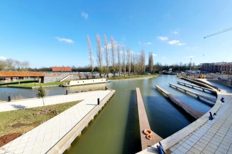 Grand Union Canal Walkside