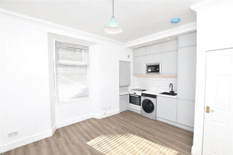 Lounge/ Kitchen