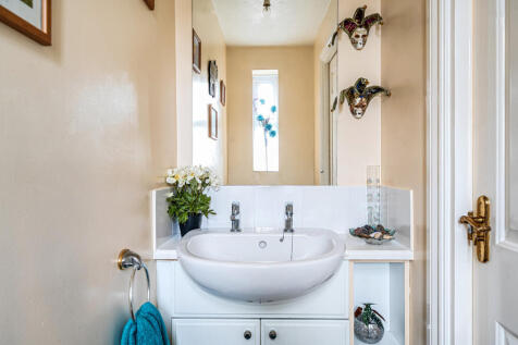 1371649-1-68f9061...