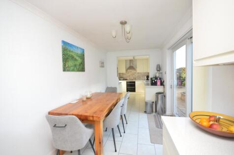 Kitchen/ Dining Room