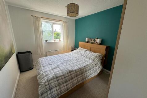 main bedrom.jpg