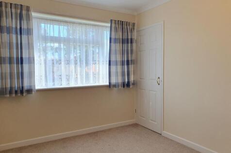 Bedroom 2 wardrobe.jpg