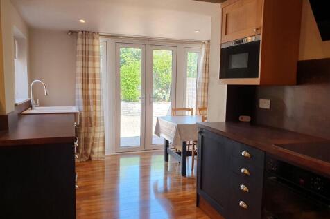 Kitchen to breakfast area.jpg