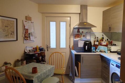 Kitchen to back.jpg