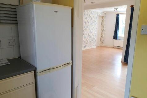 Kitchen to lounge.jpg