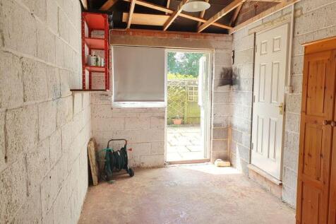 Garage to rear.jpg