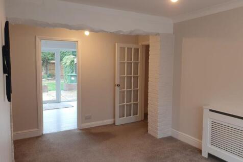 Lounge to kitchen.jpg