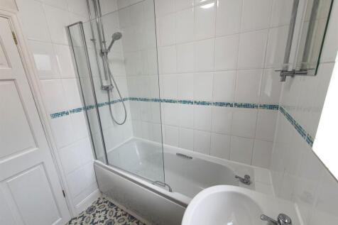 Bathroom..jpg
