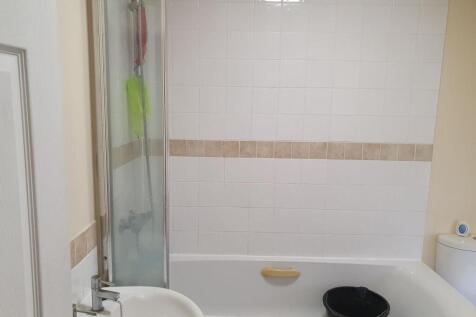 Bathroom..jpg