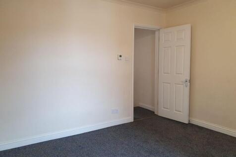 Lounge to door.jpg
