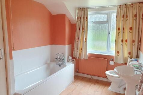 Family Bathroom.jpg