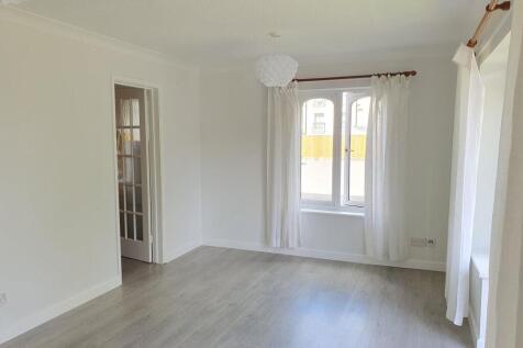 Lounge to kitchen.jpg