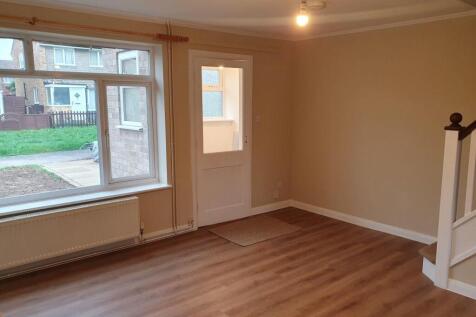 Lounge to front door.jpg