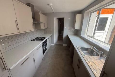 Kitchen 2.jpg