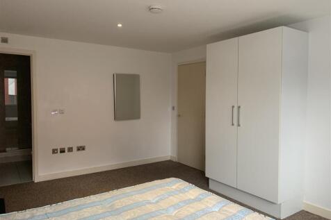Bedroom 1 - 02.JPG