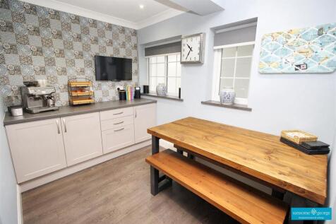 Kitchen/ Breakfast Room